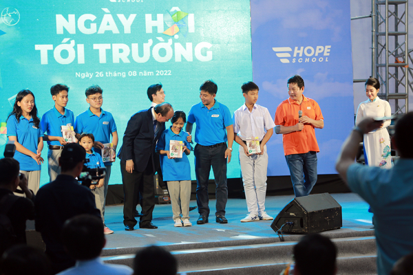 Chủ tịch nước Nguyễn Xuân Phúc dự Ngày hội tới trường Hope School -0