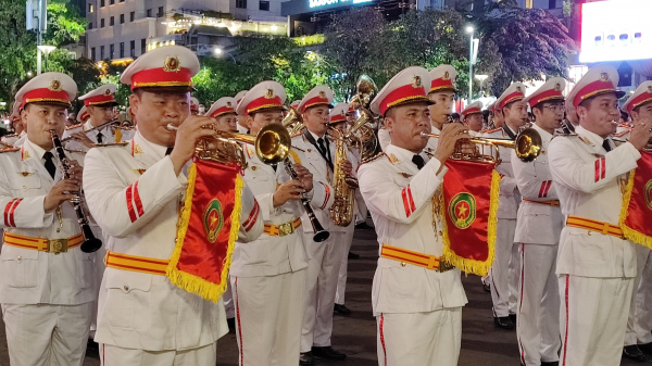 Nhiều màn biểu diễn đặc sắc từ Đoàn Nghi lễ CAND phục vụ nhân dân TP Hồ Chí Minh  -0