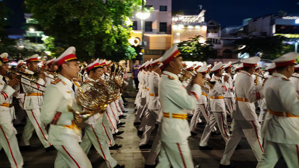 Nhiều màn biểu diễn đặc sắc từ Đoàn Nghi lễ CAND phục vụ nhân dân TP Hồ Chí Minh  -1