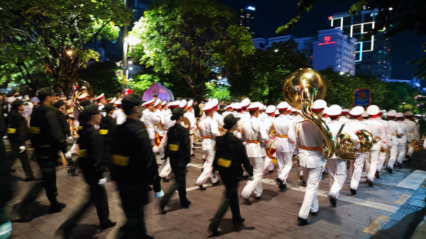 Nhiều màn biểu diễn đặc sắc từ Đoàn Nghi lễ CAND phục vụ nhân dân TP Hồ Chí Minh  -6