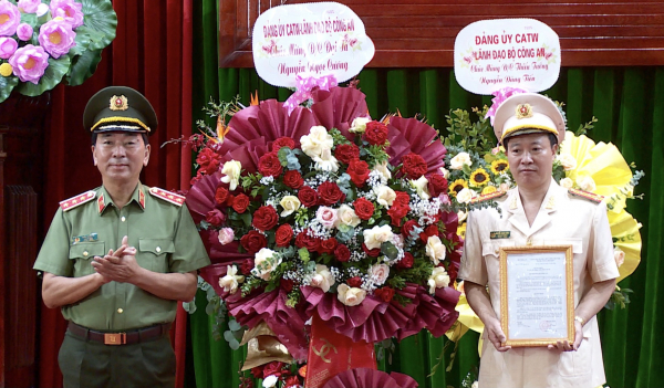 Công bố quyết định bổ nhiệm Hiệu trưởng Trường Đại học Kỹ thuật - Hậu cần CAND -0