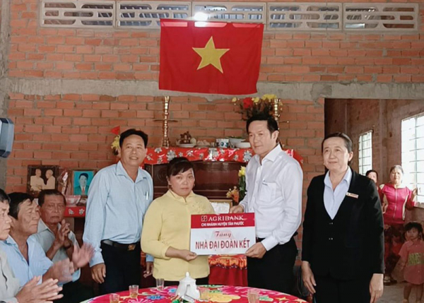 Bình yên bên những mái nhà do Agribank Tiền Giang hỗ trợ -0