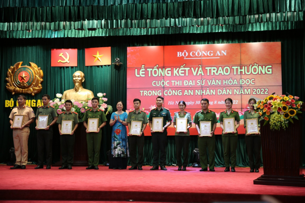 Tổng kết và trao thưởng cuộc thi Đại sứ Văn hóa đọc trong CAND năm 2022 -0