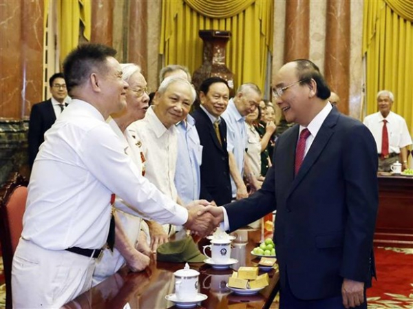 President meets cadres who once served late President Ho Chi Minh -0