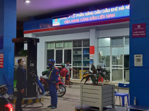 Hà Nội tăng cường kiểm soát cửa hàng xăng dầu dịp lễ 2/9 -0