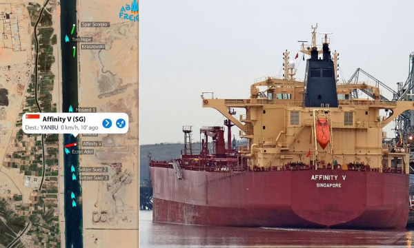Tàu dầu mất lái chắn ngang kênh đào Suez -0