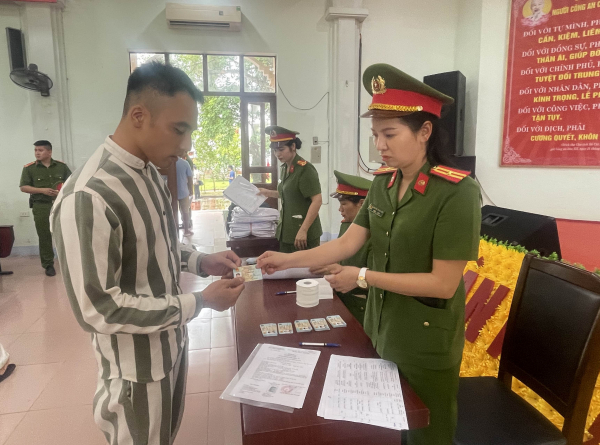 Phó Thủ tướng Thường trực Phạm Bình Minh: Mong các phạm nhân sớm ổn định cuộc sống -0