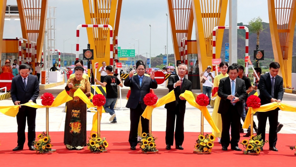 Thủ tướng Chính phủ Phạm Minh Chính dự khánh thành đường cao tốc Vân Đồn – Móng Cái -0