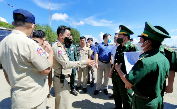 Tiếp nhận 26 công dân Việt Nam do phía Campuchia trao trả -0