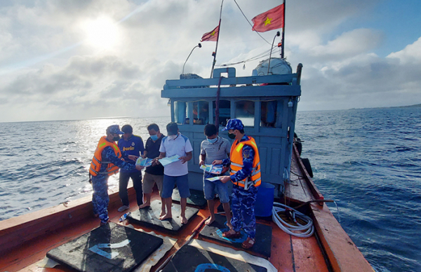 Tăng cường kiểm tra, xử lý tàu cá khai thác hải sản vi phạm -0