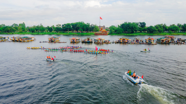 Hấp dẫn giải đua ghe truyền thống trên sông Hương -0