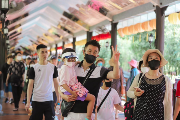 Đà Nẵng: Chật kín du khách trong 2 ngày đầu tiên nghỉ lễ 2/9 -1
