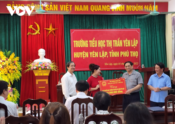 Thủ tướng Phạm Minh Chính thăm trường tiểu học thị trấn Yên Lập, Phú Thọ -0