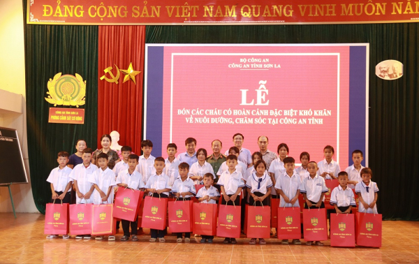 “Chắp cánh ước mơ” cho trẻ em vùng cao Sơn La -0