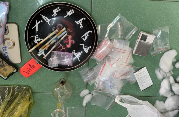 Xử lý hơn 20 đối tượng nghiện ma túy “bay lắc” trong một ngôi nhà -0