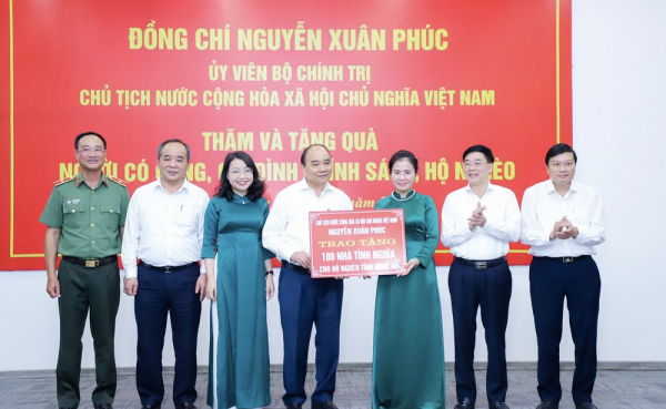 Chủ tịch nước Nguyễn Xuân Phúc thăm, làm việc tại Khu Công nghiệp VSIP Nghệ An -0