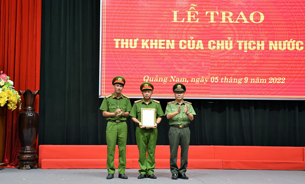 Trao Thư khen của Chủ tịch nước cho lực lượng Cảnh sát cứu nạn, cứu hộ Công an Quảng Nam -0