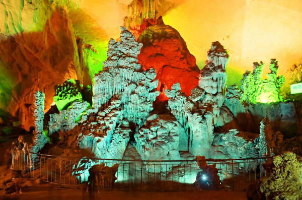 Nhiều sự kiện hấp dẫn đón du khách đến “Vương quốc” hang động -0