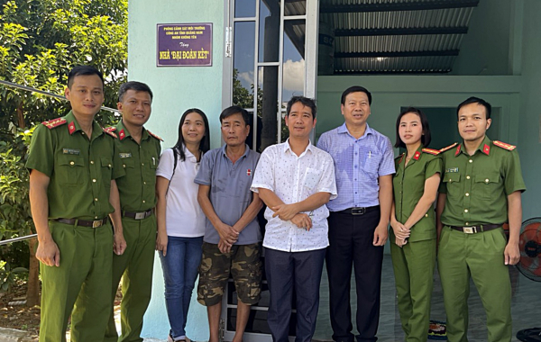 Bàn giao 2 căn nhà đại đoàn kết cho hộ nghèo tại Quảng Nam -0