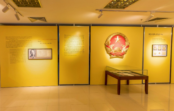 Virtual exhibition highlights Vietnam’s national flag, anthem, and emblem -0