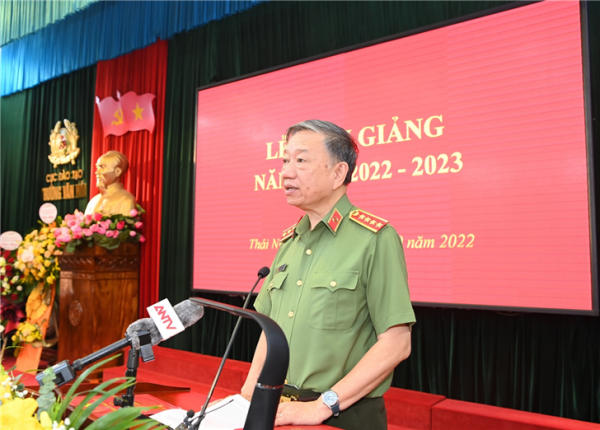 Students need not only knowledge but also cultural behavior and life skills: General To Lam -0