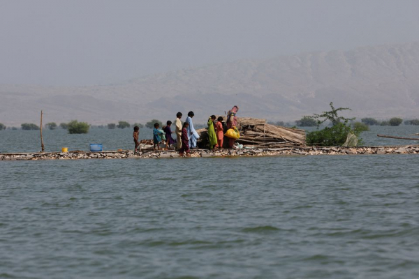 Đất liền hóa thành biển, Pakistan cầu cứu giữa thảm họa lũ lụt  -0