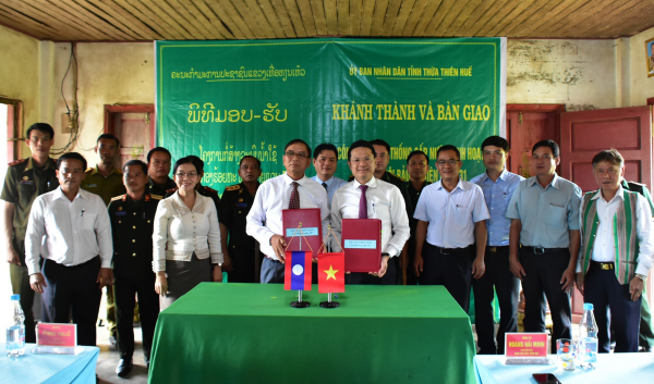 Tỉnh Thừa Thiên-Huế bàn giao công trình cấp nước cho Đại đội bảo vệ biên giới nước bạn Lào -0