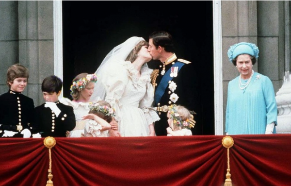 Cuộc đời Nữ hoàng Anh Elizabeth II qua những bức ảnh hiếm  -0