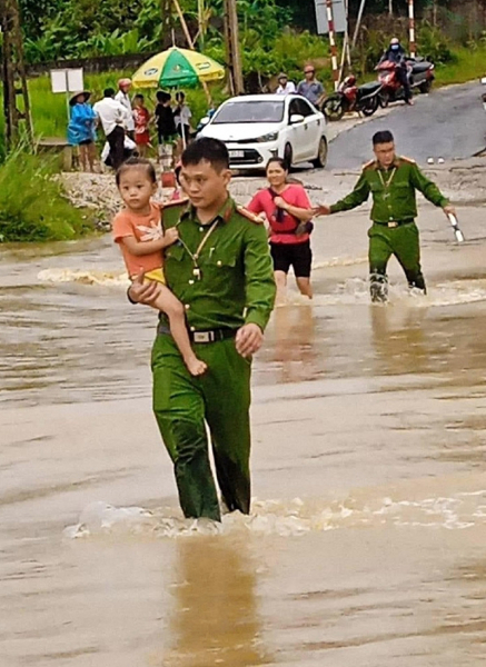 Lực lượng Công an chủ động phòng, chống mưa lũ -0