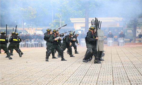 Đắk Lắk ra mắt Tiểu đoàn Cảnh sát cơ động dự bị chiến đấu -1