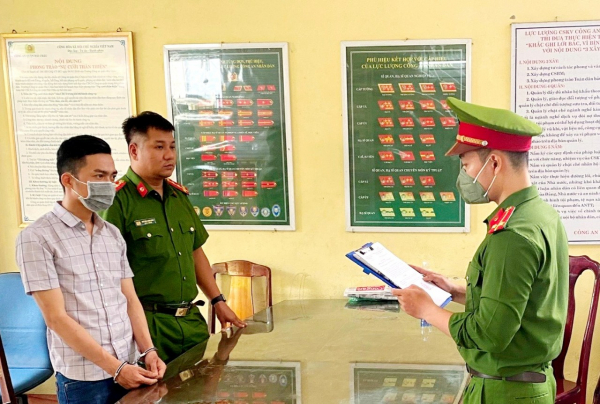 Dùng dao chém “địch thủ”, đầu bếp bị bắt về tội “Giết người” -0
