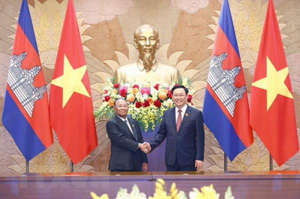 Chủ tịch Quốc hội đón và hội đàm với Chủ tịch Quốc hội Campuchia -0