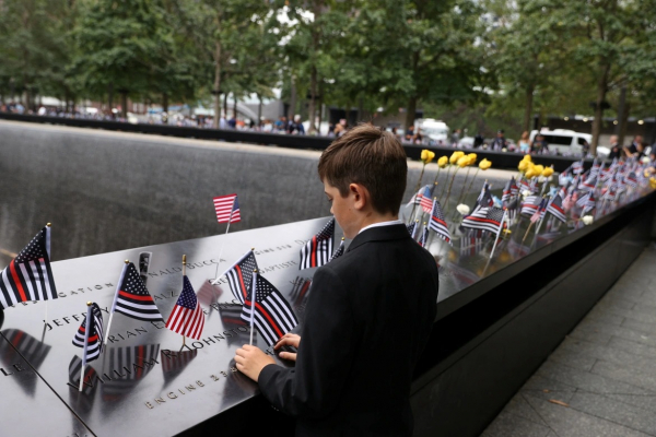 Người dân Mỹ tưởng niệm vụ tấn công 11/9  -0