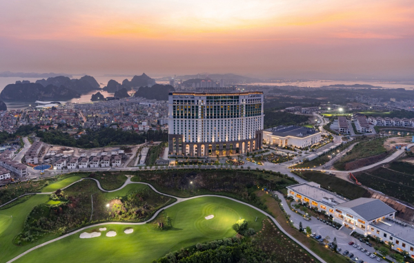 FLC Hotels & Resorts tiếp tục giành “cú đúp” tại giải thưởng danh giá World Travel Awards 2022 -0