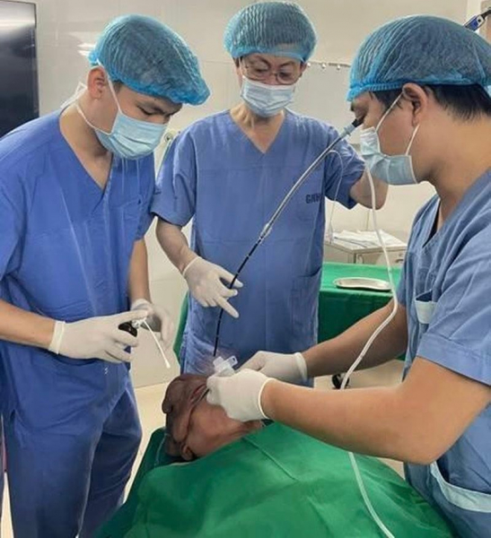 Thủ tướng gửi thư khen Bệnh viện phẫu thuật thành công khối u lớn cho cụ bà 73 tuổi -0