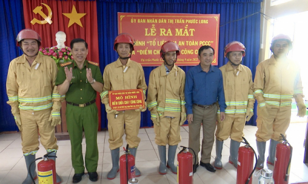 Police in Mekong Delta promote “inter-family fire safety group” model -0