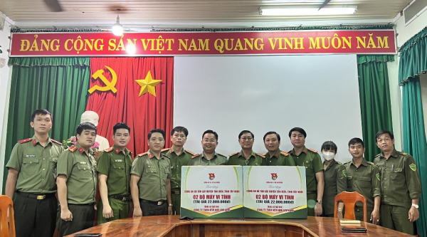 Sôi nổi hành trình nghĩa tình biên giới năm 2022 của Tuổi trẻ Công an TP Hồ Chí Minh -2