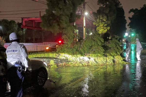 Siêu bão Nanmadol đổ bộ Nhật Bản gây mưa xối xả, nhiều người bị thương -0