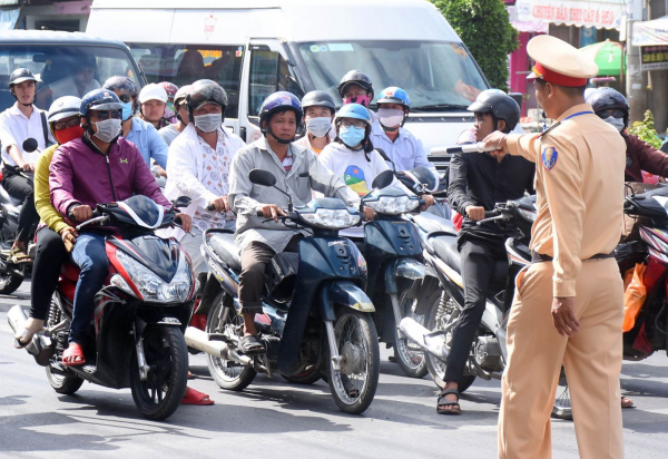Hà Nội: Nghiêm cấm cán bộ, công chức can thiệp xử lý vi phạm an toàn giao thông -0