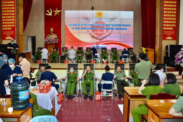 250 cán bộ, chiến sỹ Công an Quảng Ninh hiến máu 