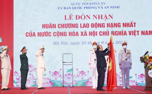 Uỷ ban Quốc phòng và An ninh đón nhận Huân chương Lao động hạng Nhất -0