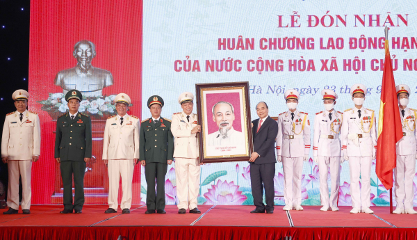 Uỷ ban Quốc phòng và An ninh đón nhận Huân chương Lao động hạng Nhất -0