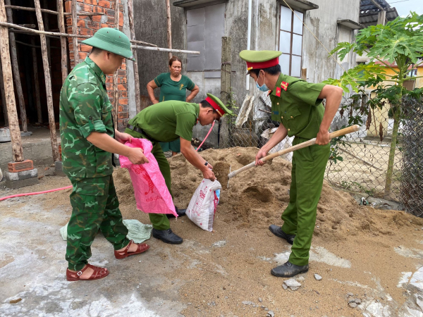 Công an tỉnh Thừa Thiên-Huế “3 sẵn sàng”, “4 tại chỗ” giúp dân ứng phó bão số 4 -1