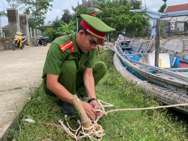 Công an tỉnh Thừa Thiên-Huế “3 sẵn sàng”, “4 tại chỗ” giúp dân ứng phó bão số 4 -0