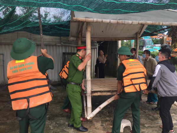 Công an tỉnh Thừa Thiên-Huế “3 sẵn sàng”, “4 tại chỗ” giúp dân ứng phó bão số 4 -0