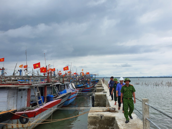 Công an tỉnh Thừa Thiên-Huế “3 sẵn sàng”, “4 tại chỗ” giúp dân ứng phó bão số 4 -0