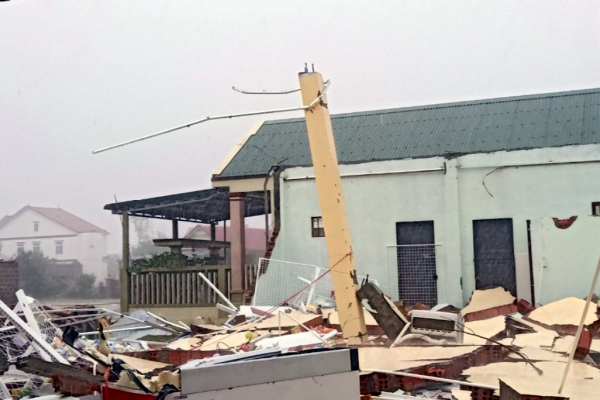 4 người dân bị thương, thị trấn biển Cửa Việt, Quảng Trị tan hoang do siêu bão số 4 -0