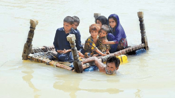 Nhiều vùng Pakistan chìm trong bão lũ và đói -0