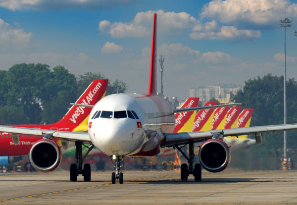 Danh sách chuyến bay của Vietjet hoãn, hủy vì bão Noru -0