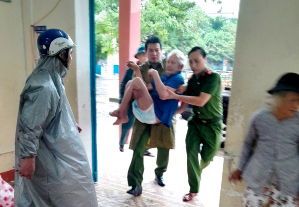Đà Nẵng: Khẩn cấp sơ tán hơn 80.800 người dân trước giờ bão số 4 đổ bộ  -0